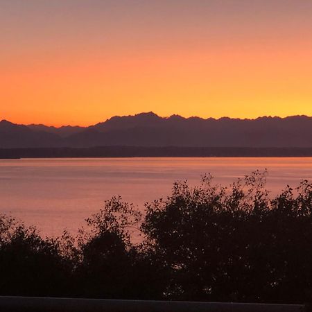 1-Bedroom Seaview Guesthouse On Seattle Luxury Estate With Views Of Olympic Mountains Exteriör bild
