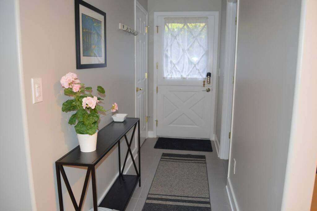 1-Bedroom Seaview Guesthouse On Seattle Luxury Estate With Views Of Olympic Mountains Exteriör bild