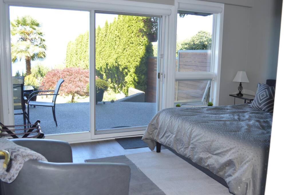 1-Bedroom Seaview Guesthouse On Seattle Luxury Estate With Views Of Olympic Mountains Exteriör bild