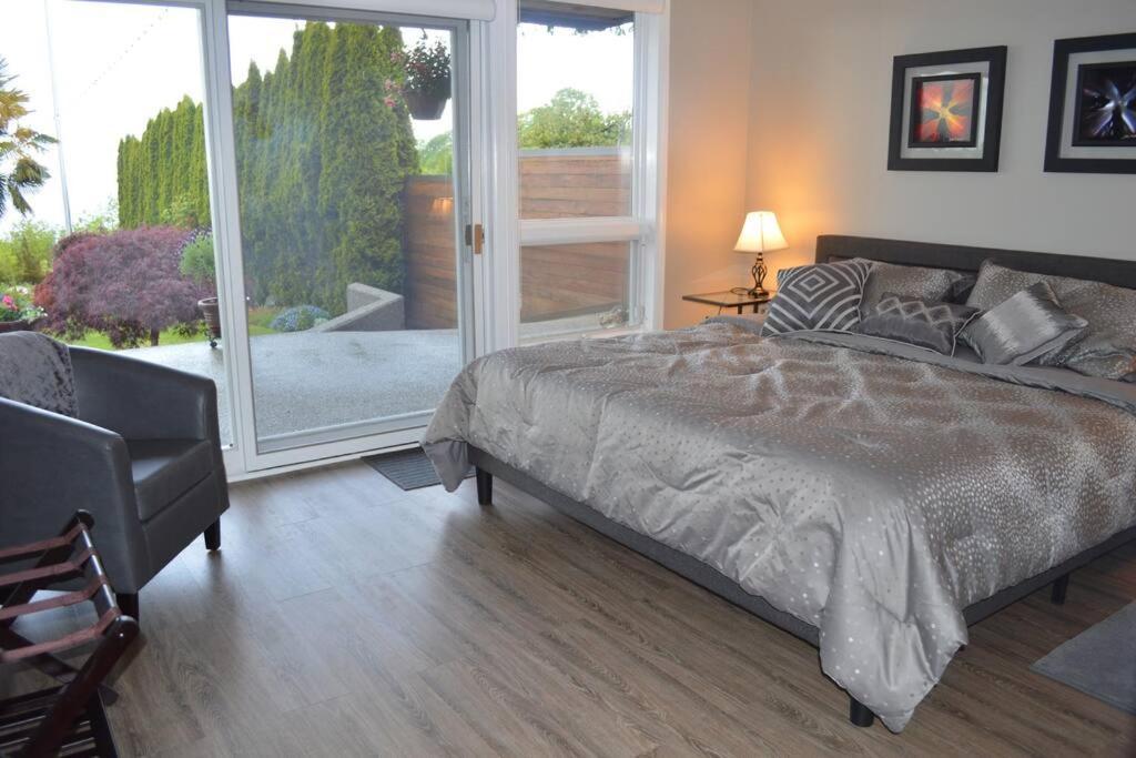 1-Bedroom Seaview Guesthouse On Seattle Luxury Estate With Views Of Olympic Mountains Exteriör bild