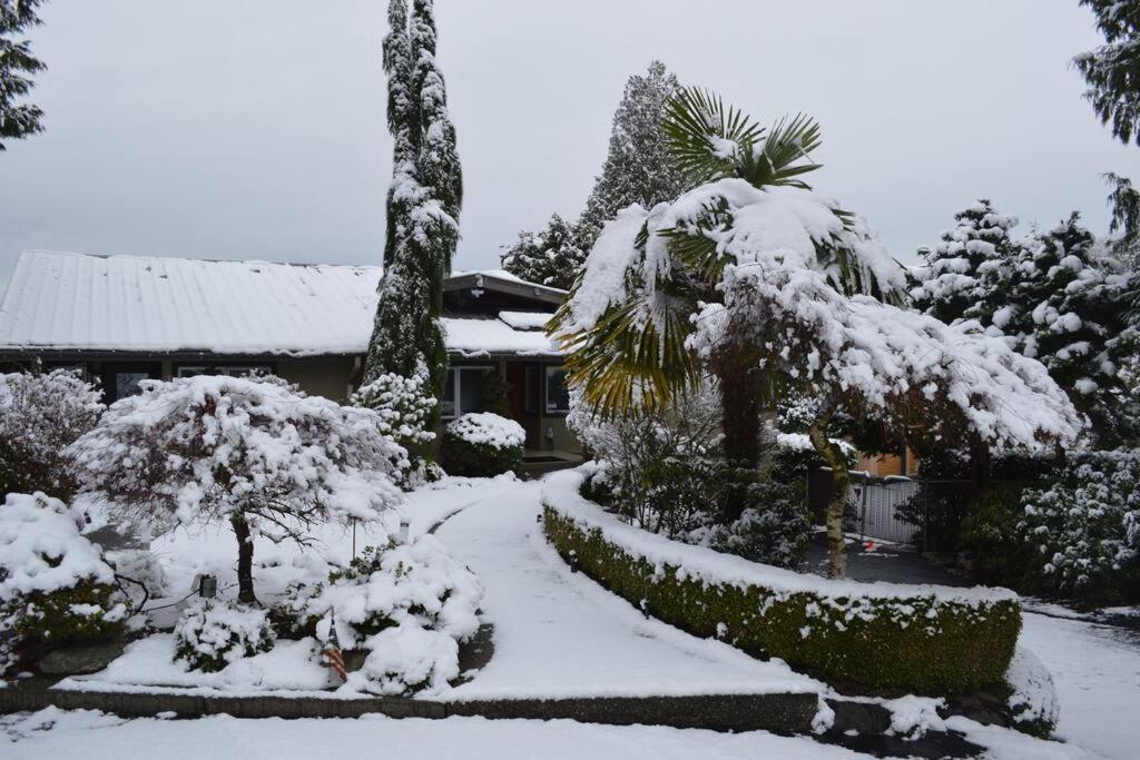 1-Bedroom Seaview Guesthouse On Seattle Luxury Estate With Views Of Olympic Mountains Exteriör bild