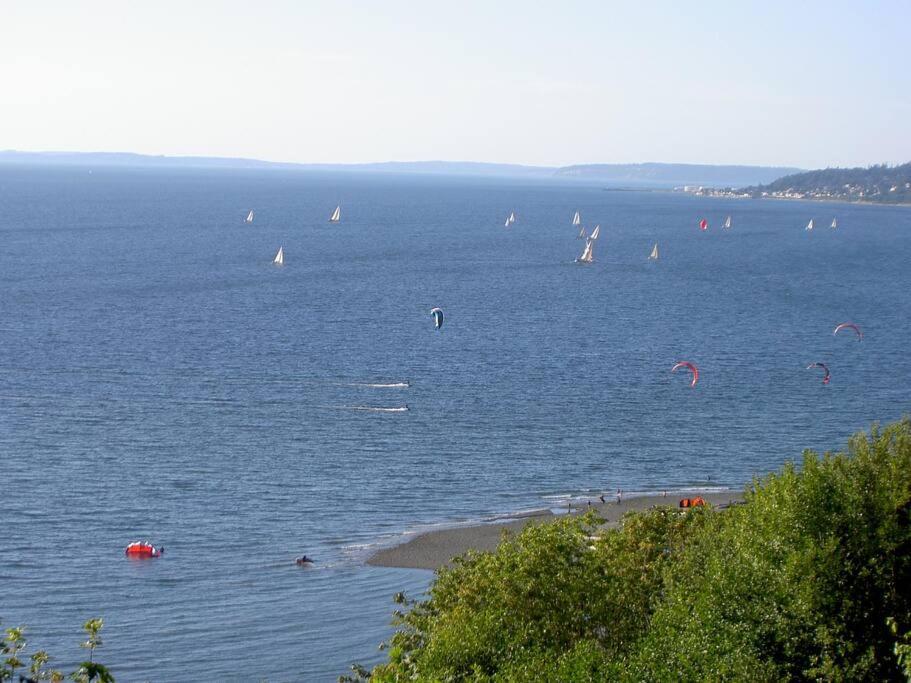 1-Bedroom Seaview Guesthouse On Seattle Luxury Estate With Views Of Olympic Mountains Exteriör bild