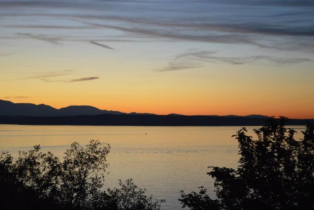 1-Bedroom Seaview Guesthouse On Seattle Luxury Estate With Views Of Olympic Mountains Exteriör bild